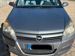 Grau Gebraucht 2003 Opel Astra Limousine | 2.650 €
