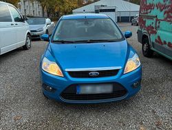 Blau Gebraucht 2010 Ford Focus Kombi | 2.100 €