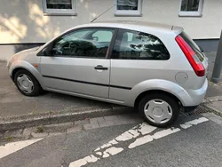 Grau Gebraucht 2002 Ford Fiesta Kleinwagen | 1.500 € (Fairer Preis)