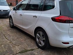 Weiß Gebraucht 2012 Opel Zafira Tourer Van / Kleinbus | 7.500 € (Etwas zu teuer)