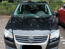 Schwarz Gebraucht 2010 VW Touran Trendline Van / Kleinbus | 4.500 € (Guter Preis)