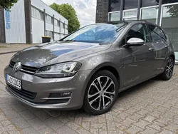 Grau Gebraucht 2017 VW Golf VII Highline Limousine | 10.999 € (Fairer Preis)