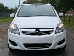 Weiß Gebraucht 2009 Opel Zafira Van / Kleinbus | 4.500 € (Etwas zu teuer)