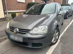 Grau Gebraucht 2006 VW Golf V Kleinwagen | 2.500 € (Fairer Preis)