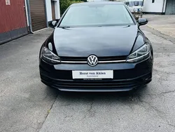 Schwarz Gebraucht 2018 VW Golf VII Trendline Limousine | 12.200 € (Superpreis)
