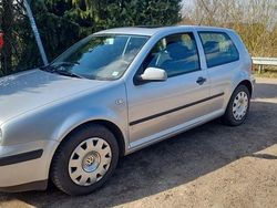 Silber Gebraucht 2002 VW Golf IV Kleinwagen | 1.300 € (Guter Preis)