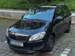 Schwarz Gebraucht 2011 Skoda Fabia Kombi | 2.900 € (Guter Preis)