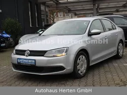 Silber Gebraucht 2011 VW Jetta Trendline Limousine | 6.990 € (Etwas zu teuer)