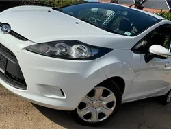 Weiß Gebraucht 2009 Ford Fiesta Kleinwagen | 2.999 € (Fairer Preis)
