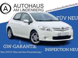 Weiß Gebraucht 2010 Toyota Auris Life+ Limousine | 8.999 € (Etwas zu teuer)