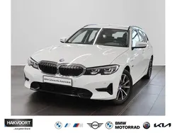 Alpinweiß uni Gebraucht 2022 BMW 330e Shadowline Kombi | 27.770 € (Superpreis)