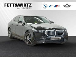 Saphirschwarz metallic Gebraucht 2024 BMW 550e Performance Limousine | 69.490 € (Fairer Preis)