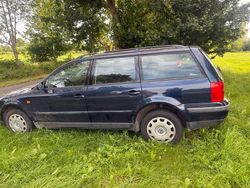 Blau Gebraucht 1998 VW Passat Kombi | 600 € (Superpreis)