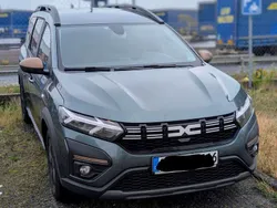 Grün Gebraucht 2024 Dacia Jogger Extreme Kombi | 21.500 € (Etwas zu teuer)