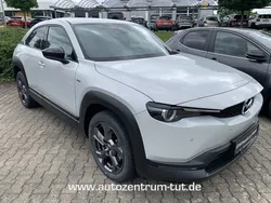 Ceramic white Gebraucht 2023 Mazda MX30 Ad'Vantage SUV | 22.690 € (Etwas zu teuer)