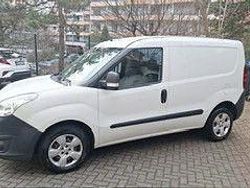 Weiß Gebraucht 2016 Opel Combo Limousine | 6.450 € (Fairer Preis)