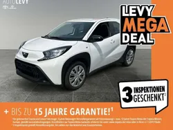 Weiß Gebraucht 2023 Toyota Aygo Play Kleinwagen | 14.690 €
