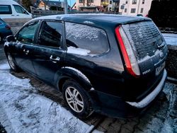 Schwarz Gebraucht 2011 Ford Focus Viva Kombi | 2.600 € (Fairer Preis)