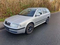 Silber Gebraucht 2003 Skoda Octavia Ambiente Kombi | 2.900 € (Teuer)