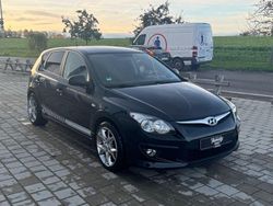 Schwarz Gebraucht 2011 Hyundai i30 Edition Kleinwagen | 4.999 € (Teuer)