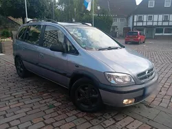 Grau Gebraucht 2003 Opel Zafira Van / Kleinbus | 1.900 €