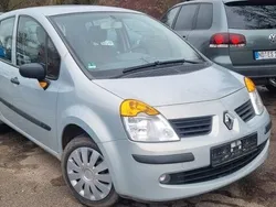 Grau Gebraucht 2005 Renault Modus Van / Kleinbus | 2.290 € (Fairer Preis)