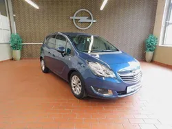 Blau Gebraucht 2016 Opel Meriva drive Van / Kleinbus | 12.950 € (Teuer)