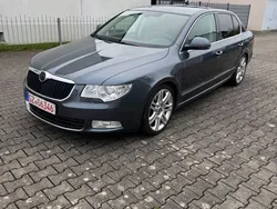 Grau Gebraucht 2009 Skoda Superb Elegance Limousine | 6.490 € (Fairer Preis)