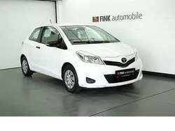 Weiß Gebraucht 2014 Toyota Yaris Basis Limousine | 4.440 € (Superpreis)