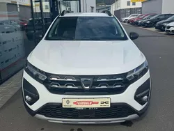 Weiß Gebraucht 2021 Dacia Sandero Essentiel Kleinwagen | 11.980 € (Fairer Preis)