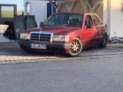 Rot Gebraucht 1989 Mercedes 190 Limousine | 4.999 €