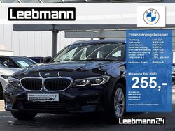 Saphirschwarz (metallic) Gebraucht 2021 BMW 320e Sport Line Kombi | 28.499 € (Fairer Preis)