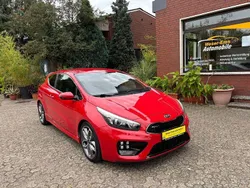 Rot Gebraucht 2016 Kia Ceed 2 Limousine | 11.990 € (Guter Preis)