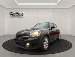 Midnight black metallic Gebraucht 2019 Mini Cooper Countryman Pepper SUV | 15.890 € (Fairer Preis)