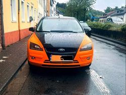 Orange Gebraucht 2005 Ford Focus Kombi | 2.000 € (Teuer)