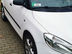 Weiß Gebraucht 2012 Skoda Fabia Limousine | 3.500 € (Fairer Preis)