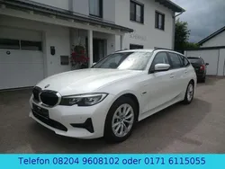 Weiß Gebraucht 2022 BMW 320e Advantage Kombi | 23.900 € (Guter Preis)
