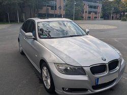 Silber Gebraucht 2011 BMW 318 Lifestyle Limousine | 5.200 € (Guter Preis)