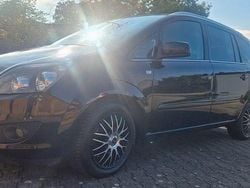 Schwarz Gebraucht 2011 Opel Zafira Family Van / Kleinbus | 2.900 € (Superpreis)