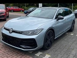 Silber Gebraucht 2024 VW Passat R-line Kombi | 39.500 € (Guter Preis)