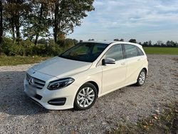 Weiß Gebraucht 2018 Mercedes 180 Limousine | 17.500 € (Superpreis)