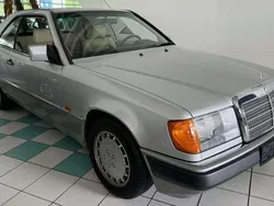 Silber Gebraucht 1991 Mercedes 200 Coupé | 19.990 €