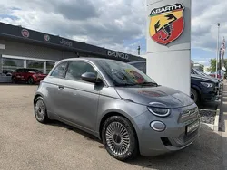 Grau Gebraucht 2023 Fiat 500e Limousine | 25.900 € (Etwas zu teuer)