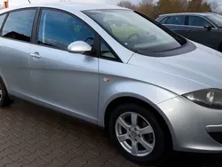 Grau Gebraucht 2010 Seat Altea Comfort Van / Kleinbus | 6.700 € (Teuer)