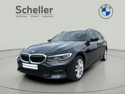 Schwarz Gebraucht 2021 BMW 318 Advantage Kombi | 22.900 € (Fairer Preis)