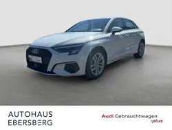 Gletscherweiß metallic Gebraucht 2023 Audi A3 | 25.500 € (Guter Preis)