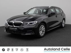 Schwarz Gebraucht 2020 BMW 330e Sport Line Limousine | 28.999 € (Fairer Preis)