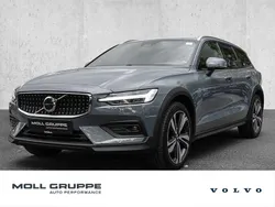 Thunder grey / metallic Gebraucht 2023 Volvo V60 CC Plus Kombi | 33.940 € (Superpreis)