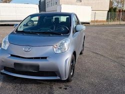 Grau Gebraucht 2012 Toyota iQ Kleinwagen | 2.899 € (Guter Preis)