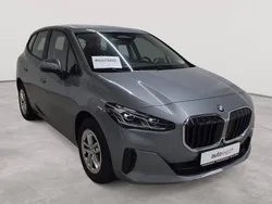 Skyscraper grau metallic Gebraucht 2023 BMW 218 Active Tourer Performance Van / Kleinbus | 27.890 € (Fairer Preis)
